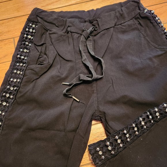 BEYOND FABULOUS SHORTS - Picture 2 of 5